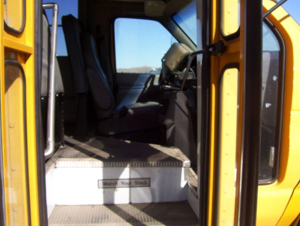 Ford E350 21-Passenger Bus,