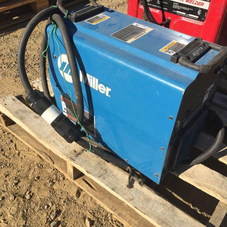 Miller XMT304CC Welder,