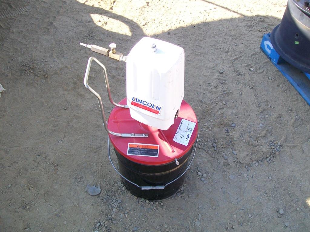 Air Powered Pump & Grease Gun Drum.