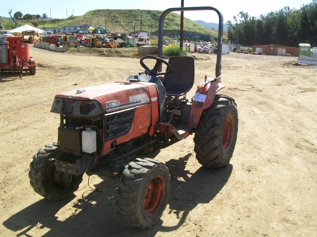 Kubota B2710 Utility Tractor,