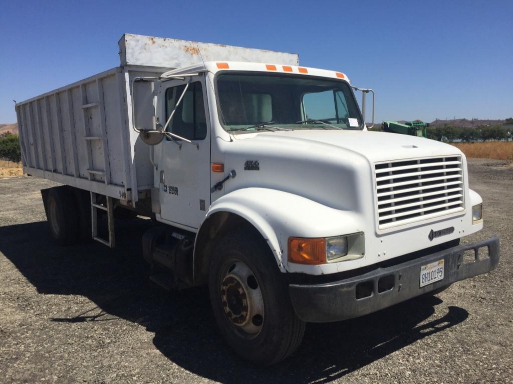 International 4700 Light Material Dump Truck,