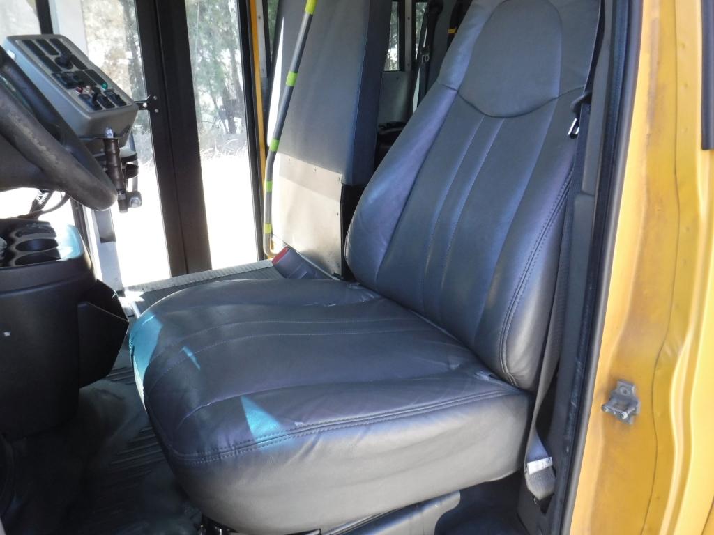 Chevrolet C3500 24-Passenger Bus,