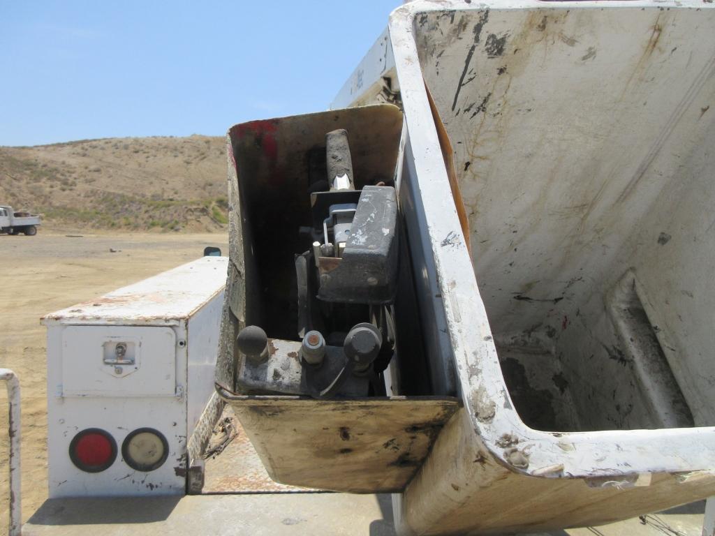 Chevrolet Cheyenne 3500HD Bucket Truck,