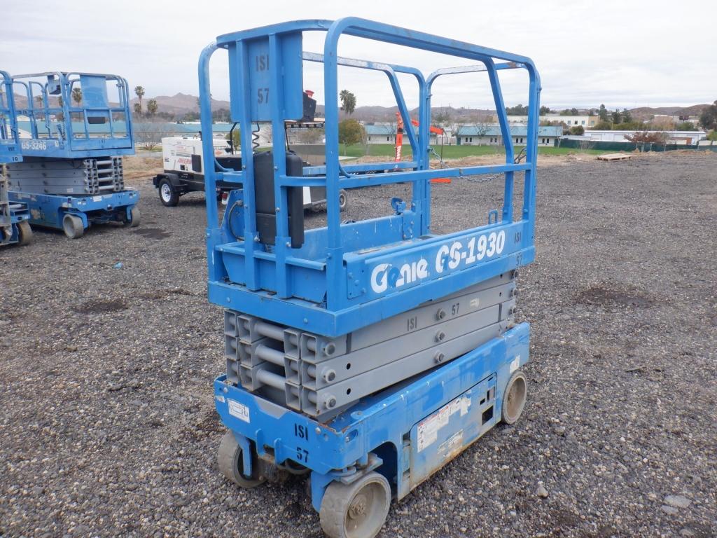 2016 Genie 1930 Scissor Lift,