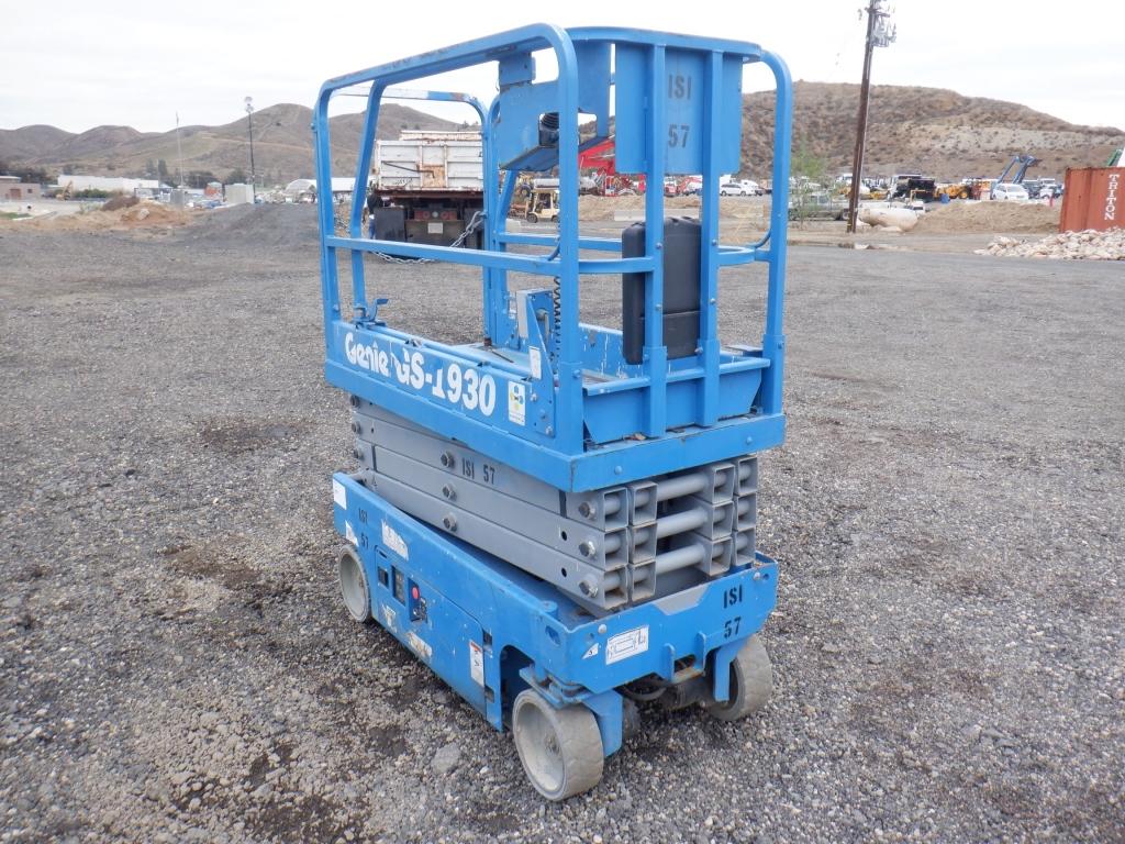 2016 Genie 1930 Scissor Lift,