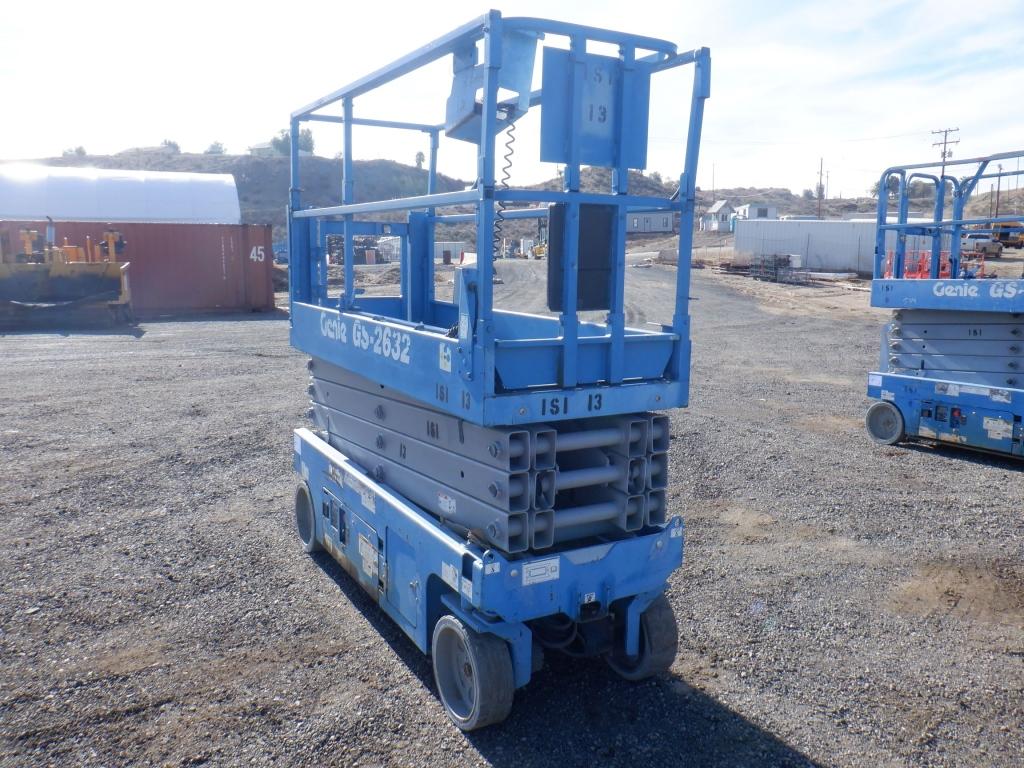 2013 Genie 2632 Scissor Lift,