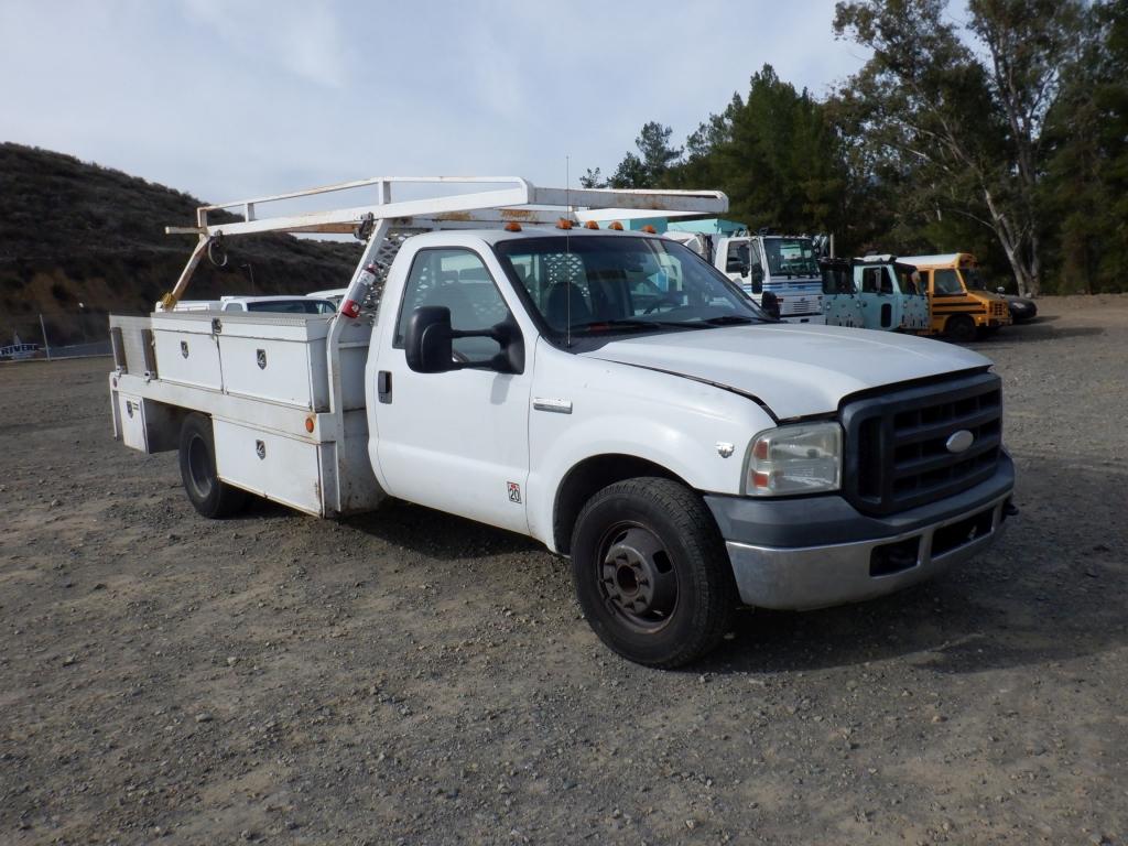 Ford F350XL Flatbed Truck,