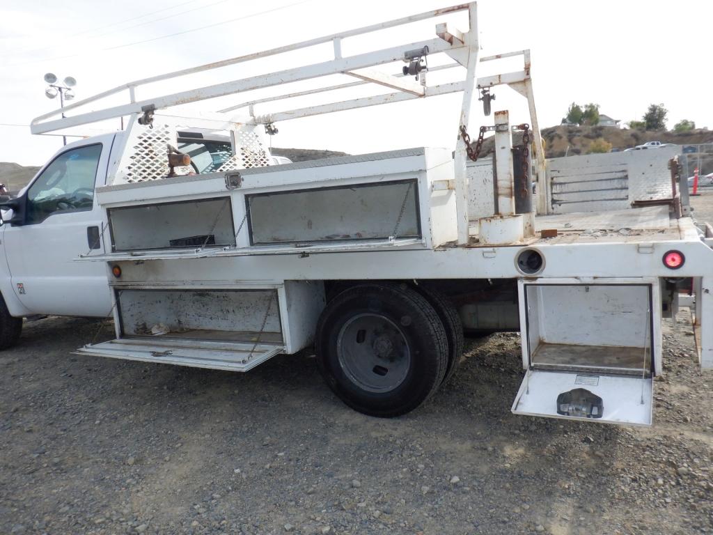 Ford F350XL Flatbed Truck,