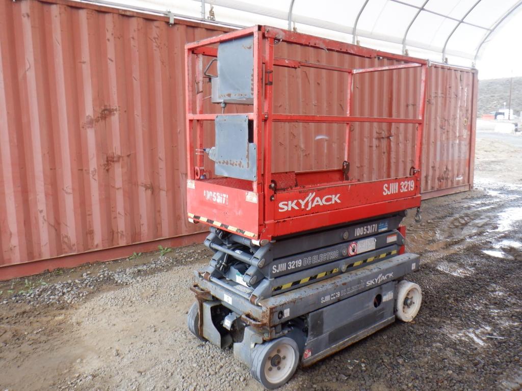 SkyJack SJIII-3219 Scissor Lift,