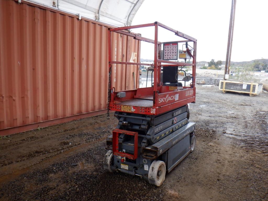 SkyJack SJIII-3219 Scissor Lift,