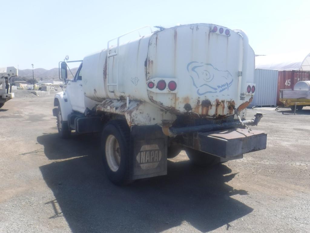 Ford F800 2000 Gallon Water Truck,