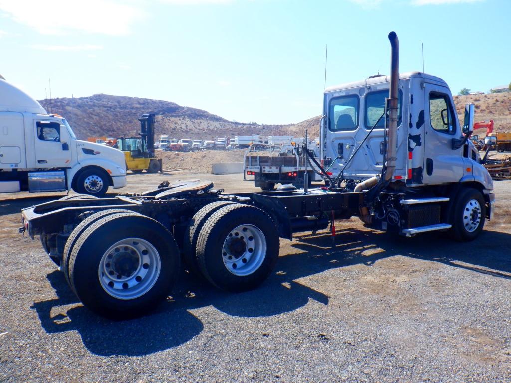 2013 Freightliner Cascadia Truck Tractor,