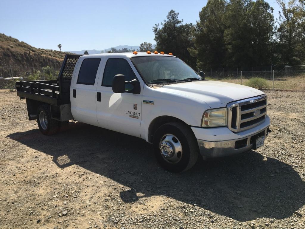 Ford F350XLT Crew Cab Flatbed Truck,