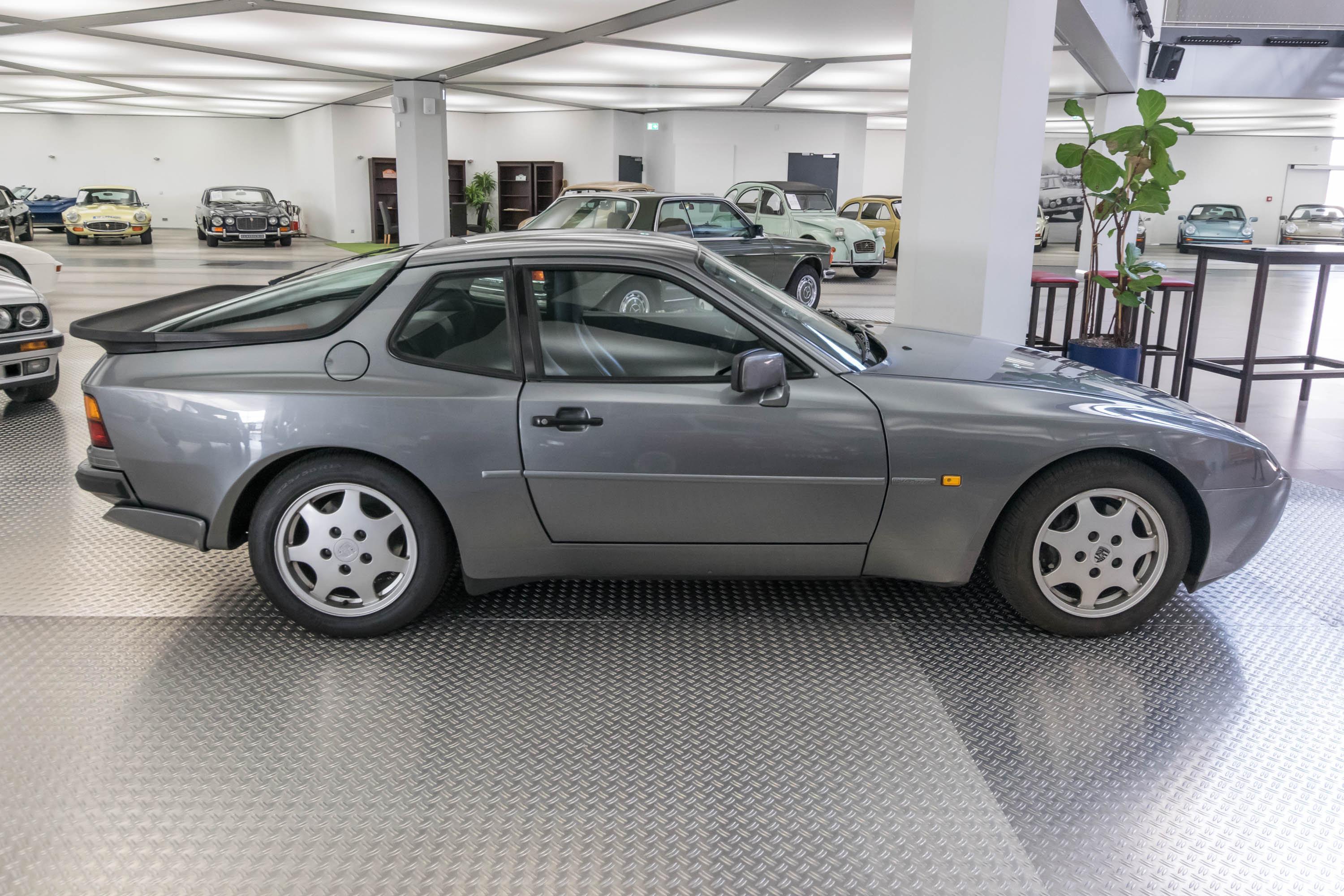 1990 Porsche 944 S2