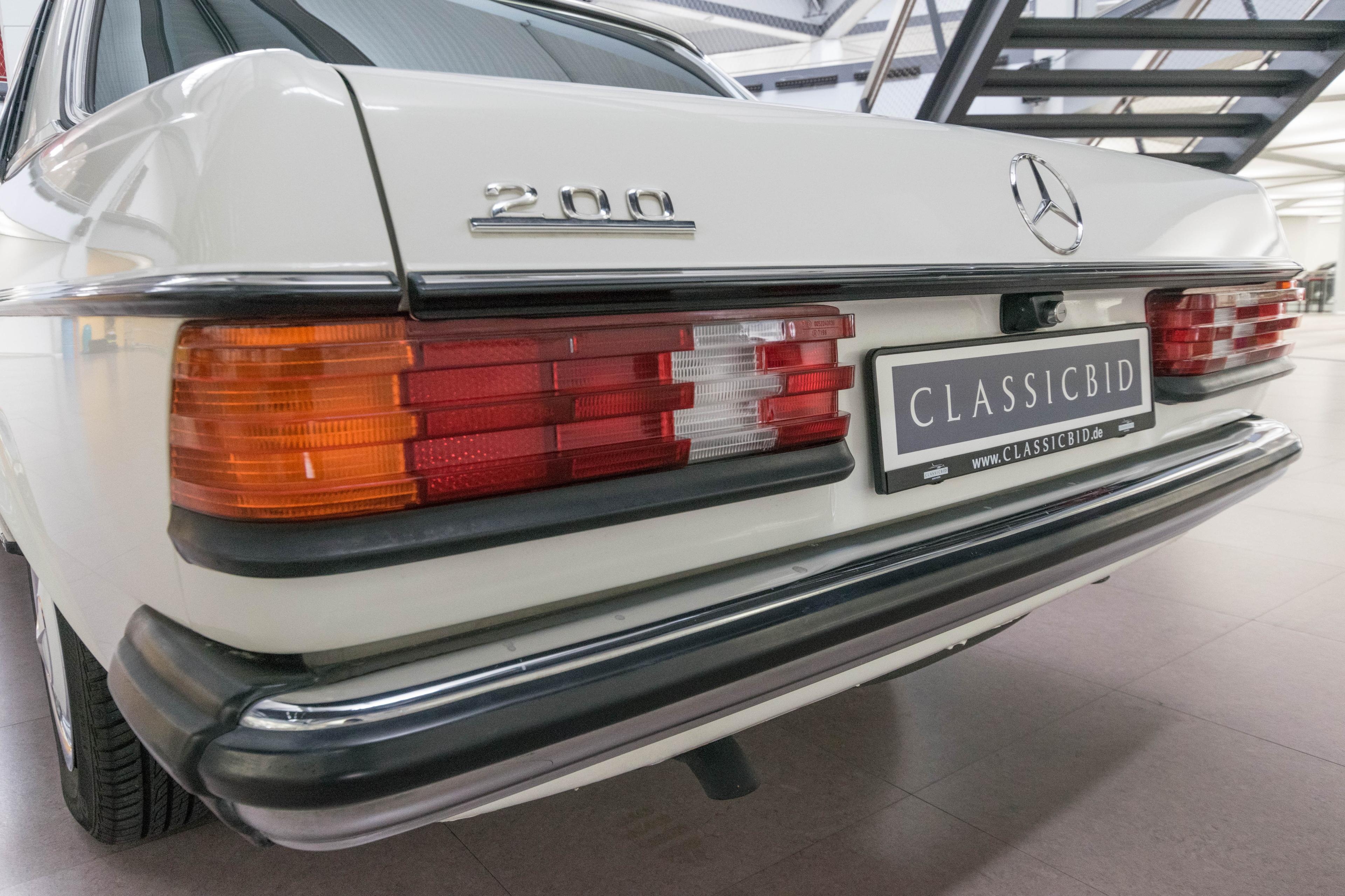 1983 Mercedes-Benz 200 (W123)