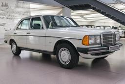 1983 Mercedes-Benz 200 (W123)