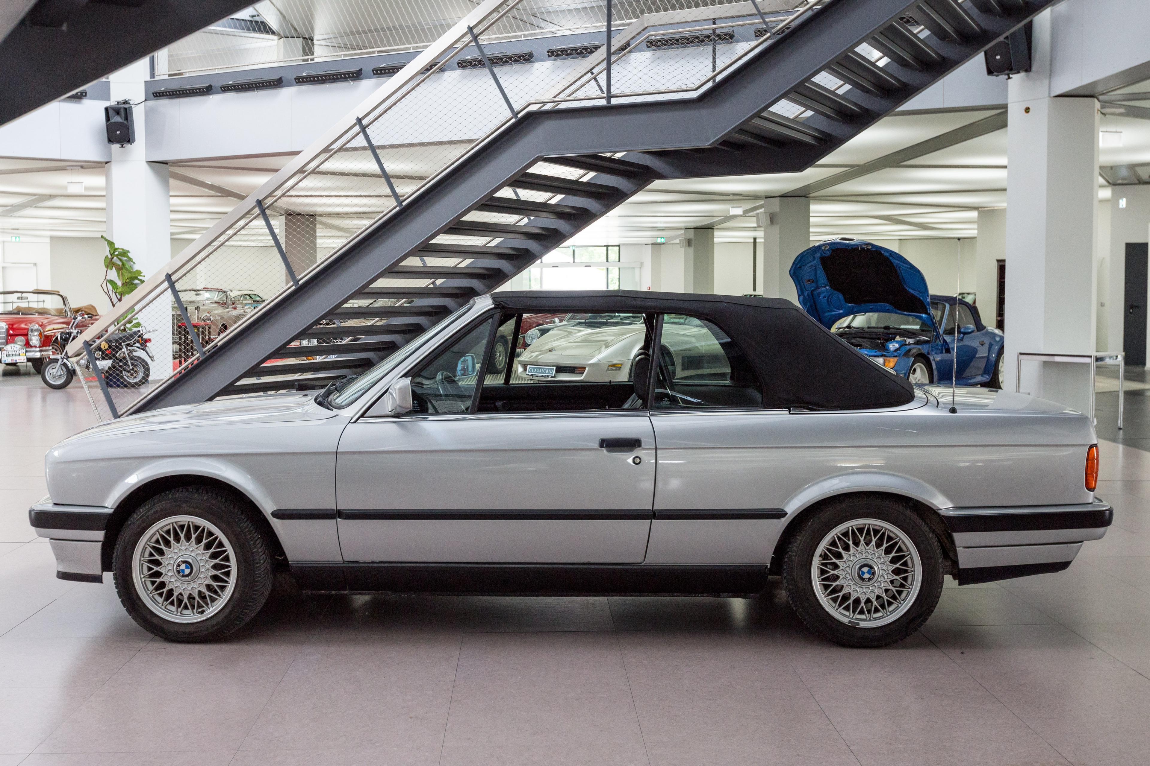 1992 BMW 320i (E30) Convertible