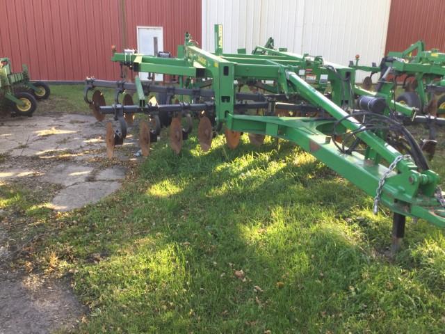 2010 John Deere 2700 7-Shank Ripper