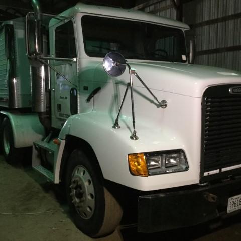 2001 Freightliner "Columbia" Day Cab