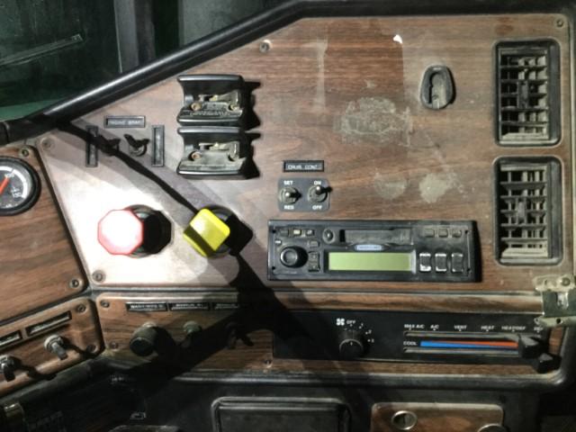 2001 Freightliner "Columbia" Day Cab