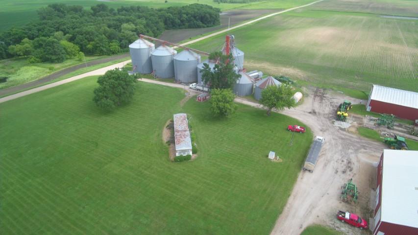 Large Acreage wMachine sheds & 394,000Bu Grain Storage