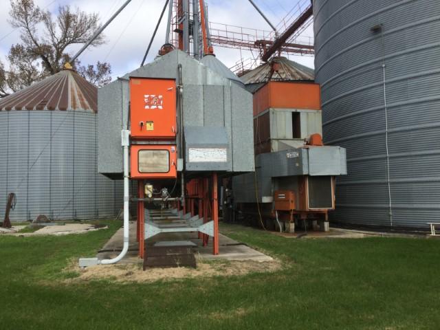 Large Acreage wMachine sheds & 394,000Bu Grain Storage