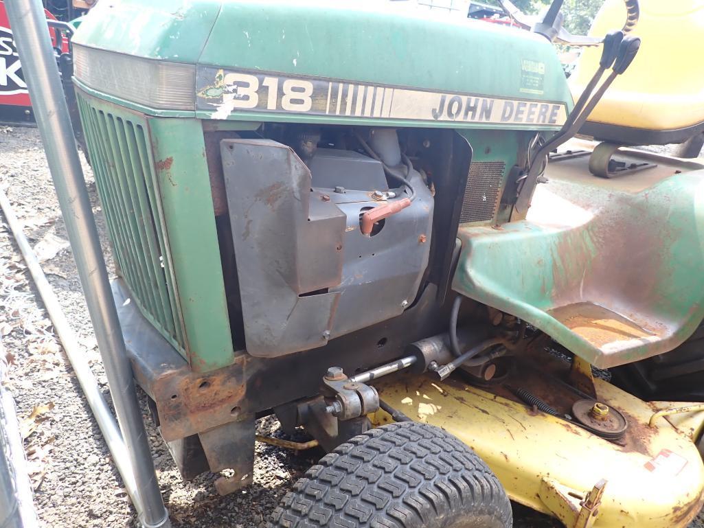 John Deere 318 Lawn Tractor