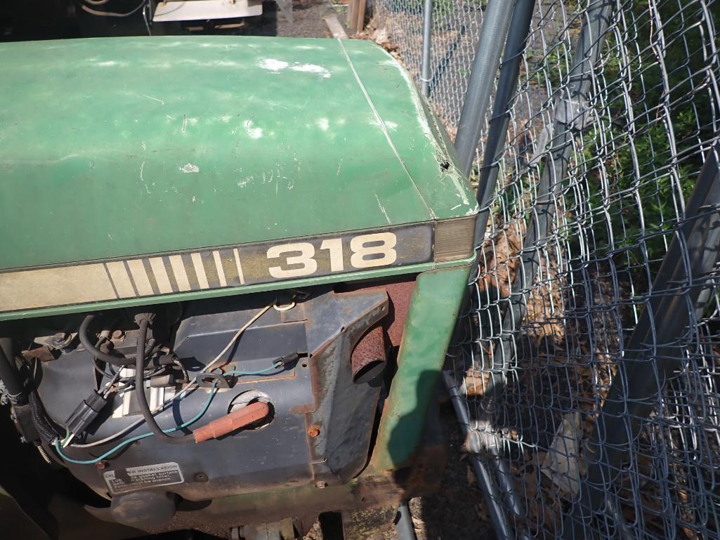 John Deere 318 Lawn Tractor