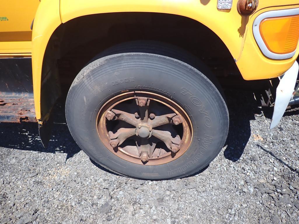 1997 Ford F700 Diesel Snow Removal Dump Truck