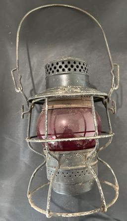 N & W Railroad Company Lantern