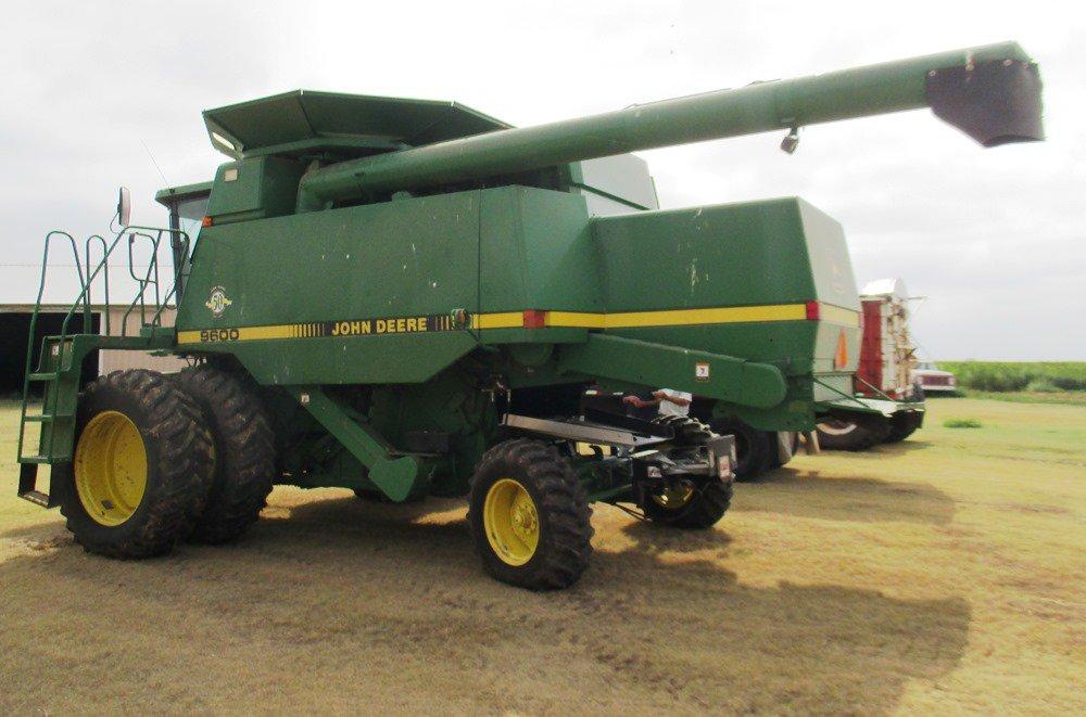 1997 JD 9600 w/Duals, Straw Chopper & Chaff Spreader