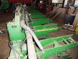 2004 JD 1720 Stack-Fold 12-Row Planter w/Markers