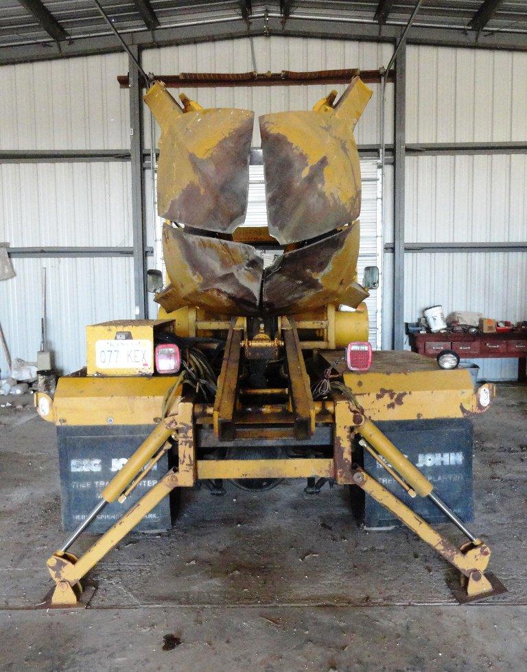 1990 Ford F700 Diesel Truck w/Big John 45 Tree Spade