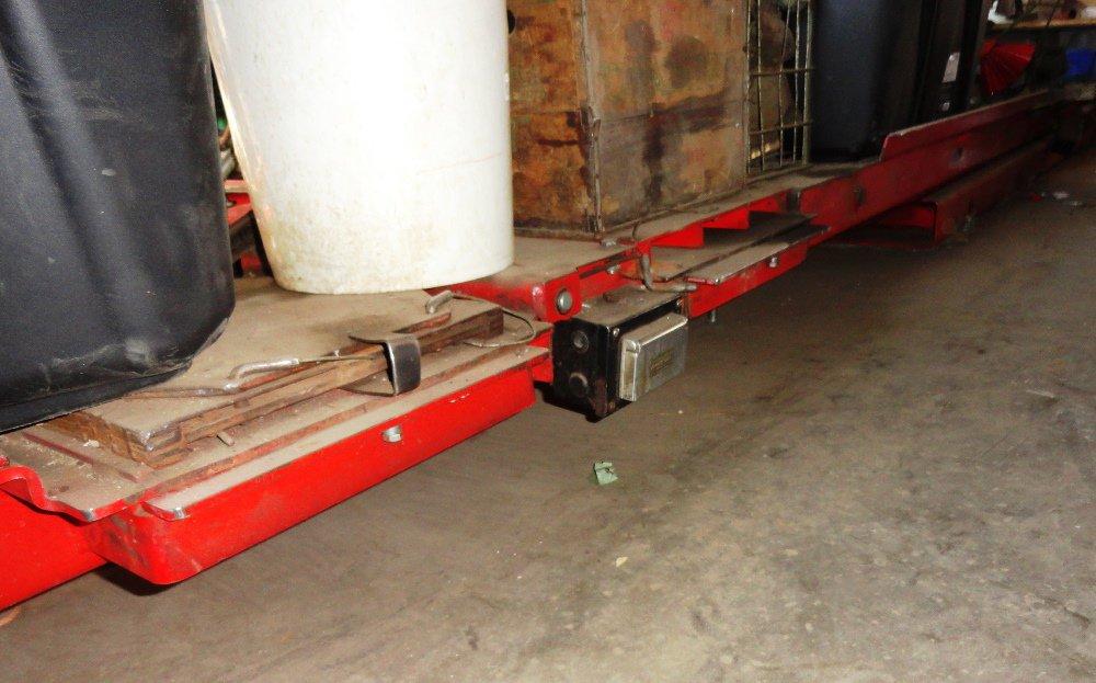 Hunter Scissor Lift 8000#