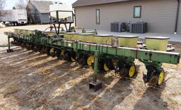 JD 7100 12-Row Planter