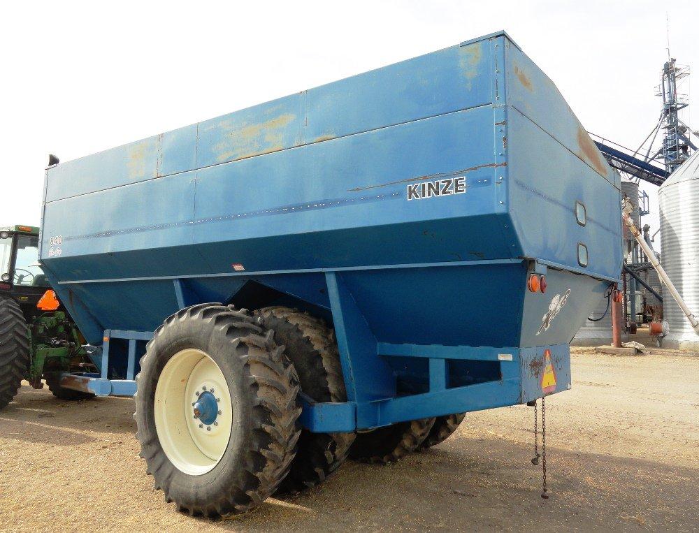 Kinze 840 Row Crop Grain Cart