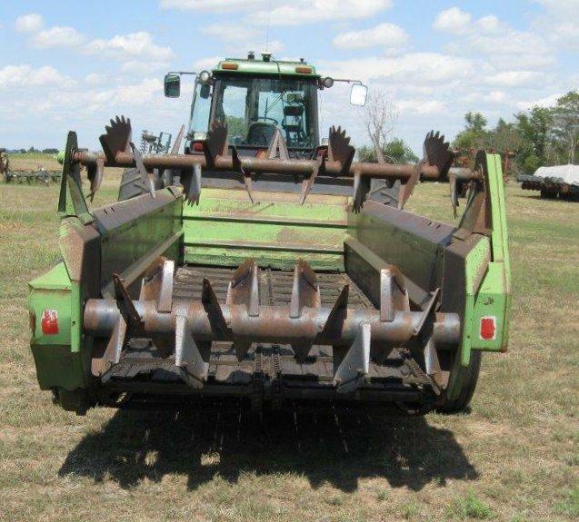 John Deere 680 Manure Spreader