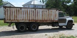 1976 International 1700 Loadstar Tag Axle with 20’ Bed, Good 9.00 X 20 Tires & New Bed Tarp