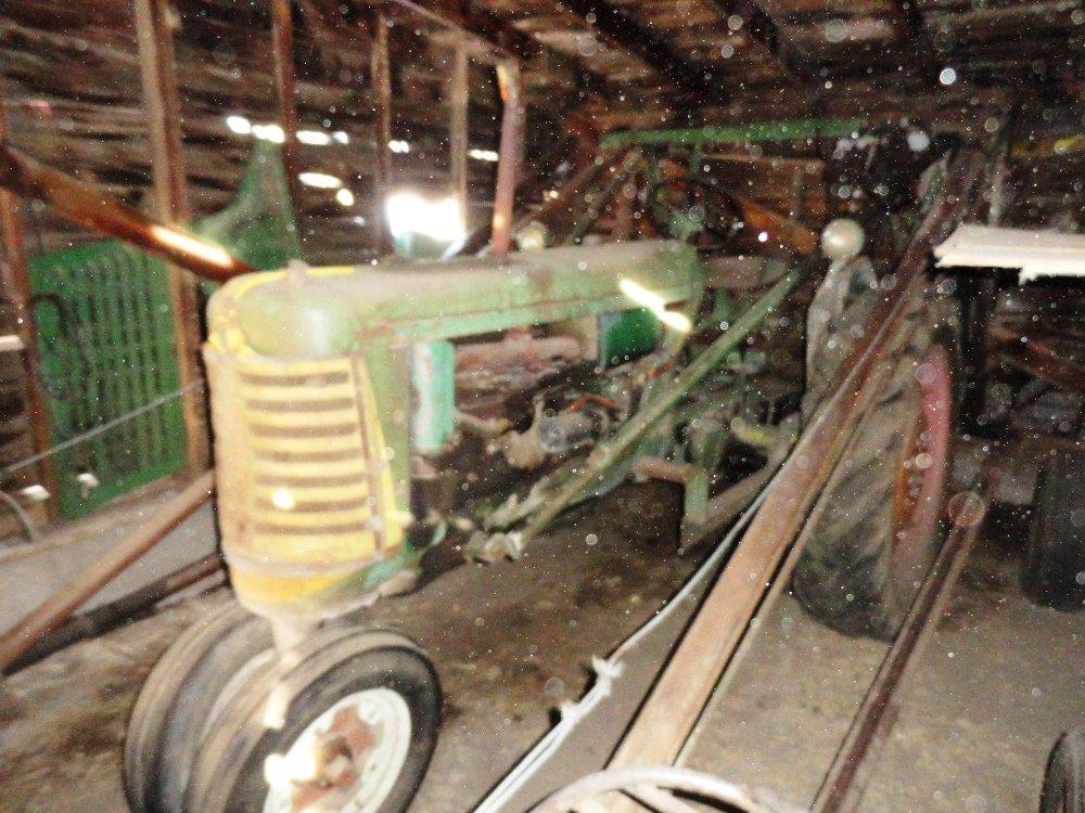 Oliver Row Crop Tractor w/Loader