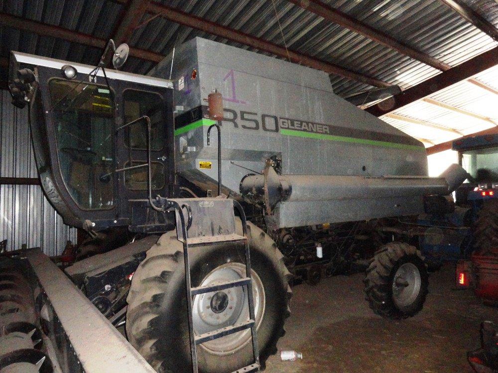 Gleaner 5056 R50 Combine (#1), 2061 Eng hrs, 1608 Sep hrs