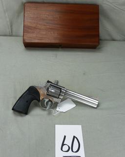 S&W M.686, Stainless Steel, .357 Mag, 6” Bbl., Wood Box, SN:AAD7003 (Handgu