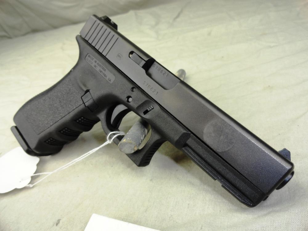 Glock 17, 9mm w/Hard Case, SN:SYB621 (Handgun)