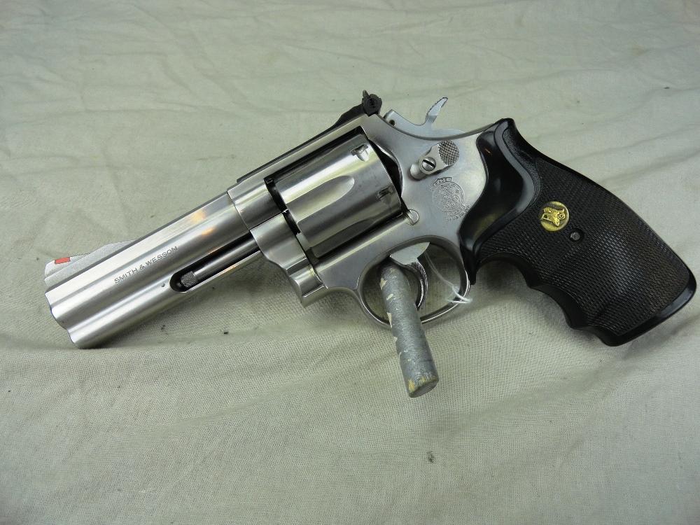 S&W M.686-3, 357 Mag, 4" Bbl., Stainless Steel w/Pachmayr Grips & Holster, SN:BHM8656 (Handgun)