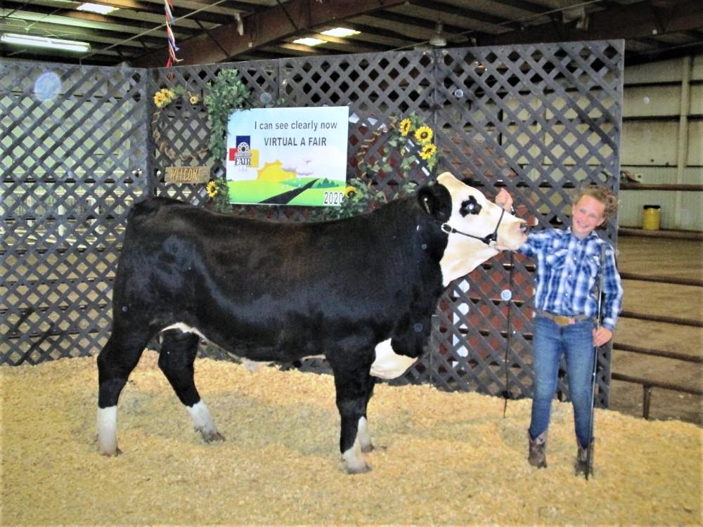 Kassie Linsner Steer Tag#28, Weight: 1375lbs