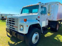 1988 IH S1800 Truck and Jet Grain Trailer (#52)