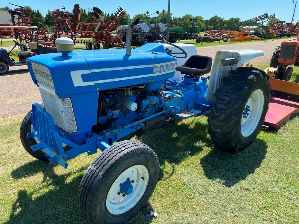 Ford 3000 Tractor w/Mahindra mower & King Kutter Backblade (#85)