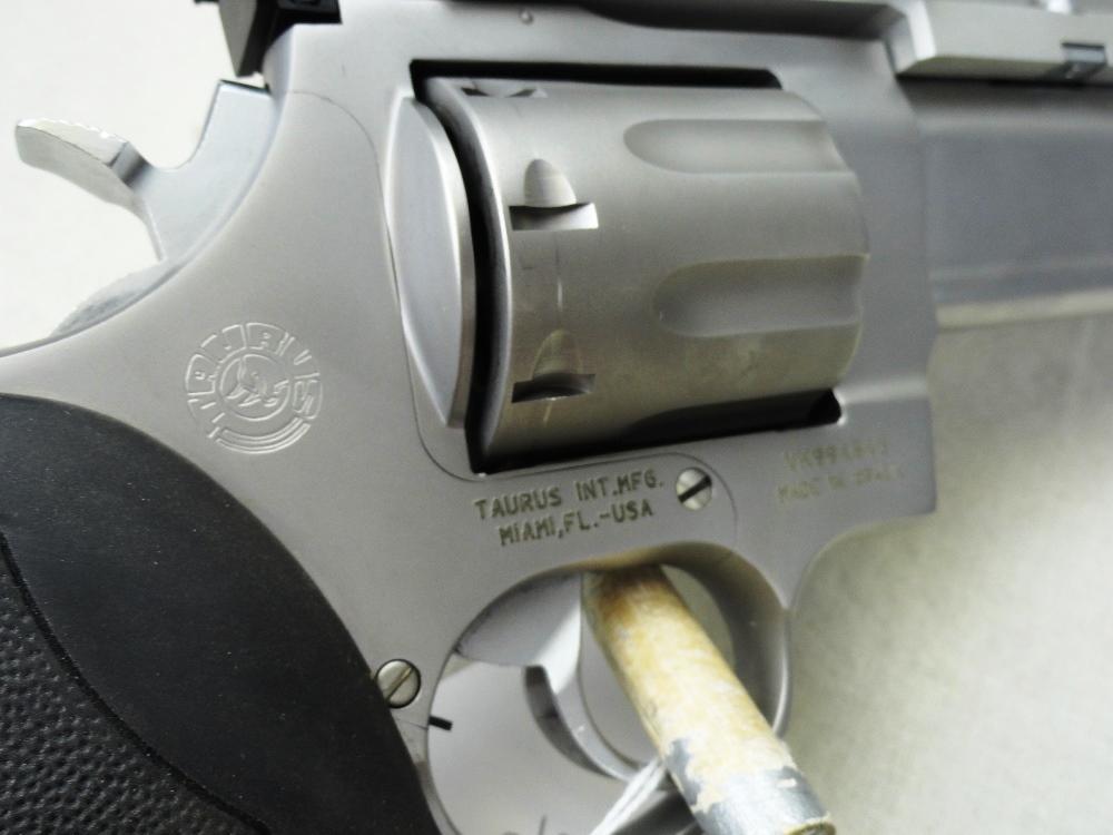 Taurus Raging Bee, 218 Bee, 10" Bbl. w/S&W 2x22 Scope, SN:0558218 (HG)