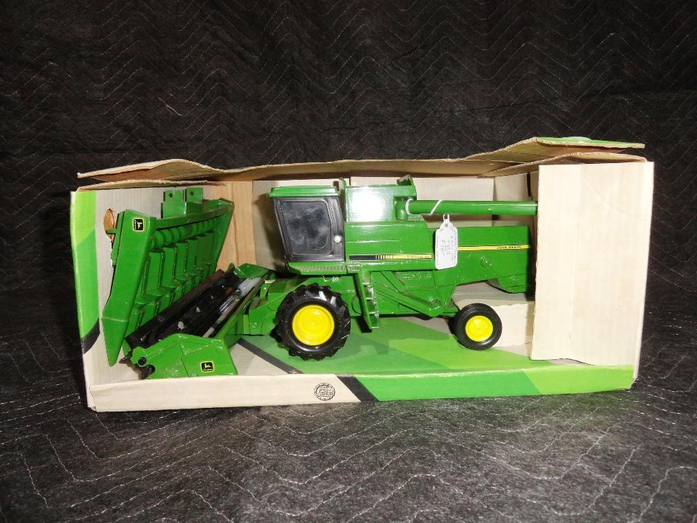 JD 8820 Titan II Combine, NIB, #582, 2-Hds.