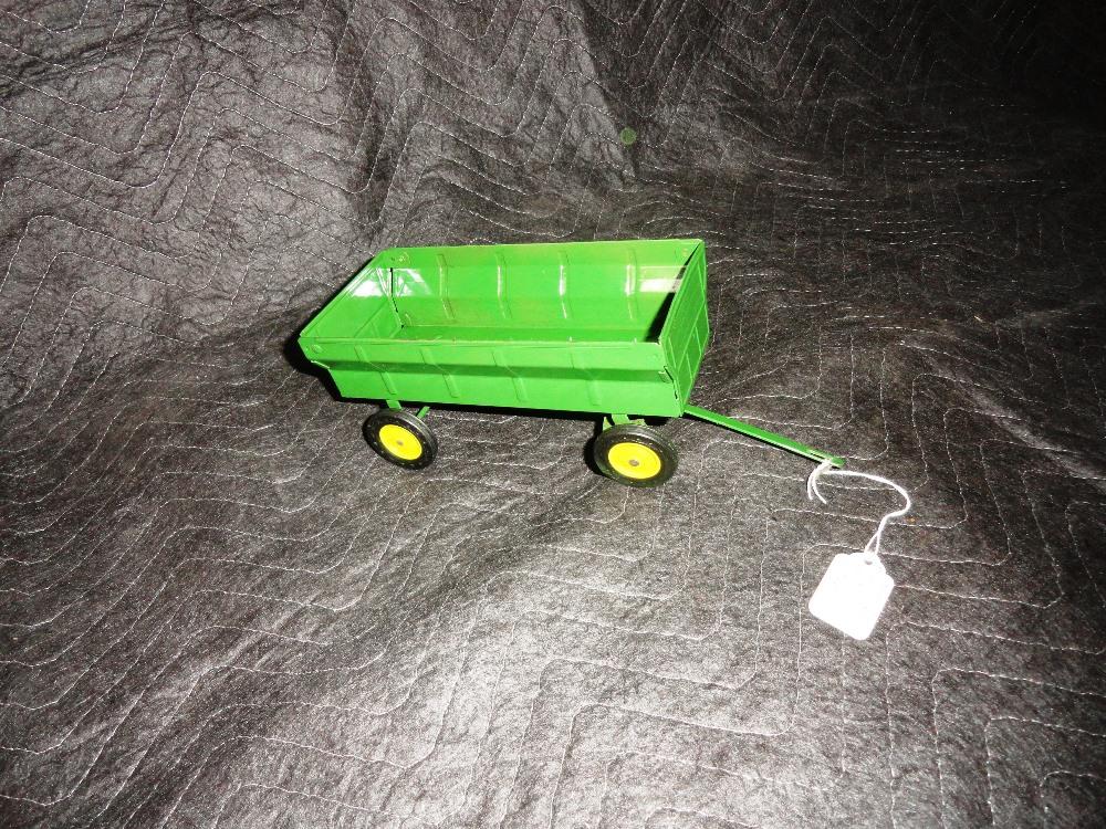 JD Flare Box Grain Wagon, Narrow Wheels