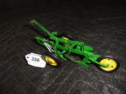 JD 2-Btm. Pull Plows, Carter Mfg., Cylinder, 1 Lever